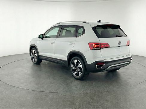 Used 2025 Volkswagen Taos SE AWD/4WD image 6