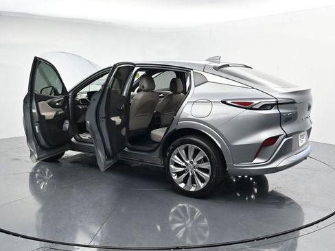 Used 2024 Buick Envista Avenir FWD image 38