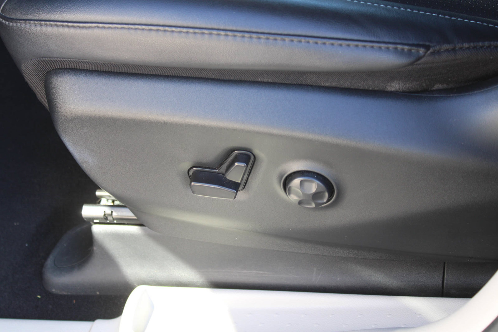 Used 2024 Chrysler Pacifica Touring-L FWD image 21