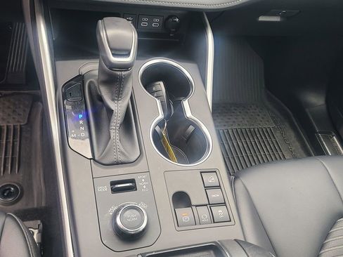 Used 2024 Toyota Highlander XSE image 13