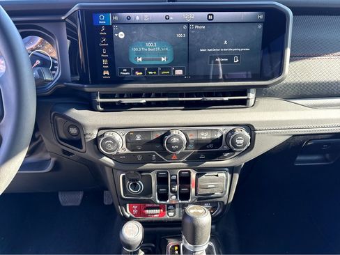 Used 2024 Jeep Wrangler Unlimited Rubicon image 22