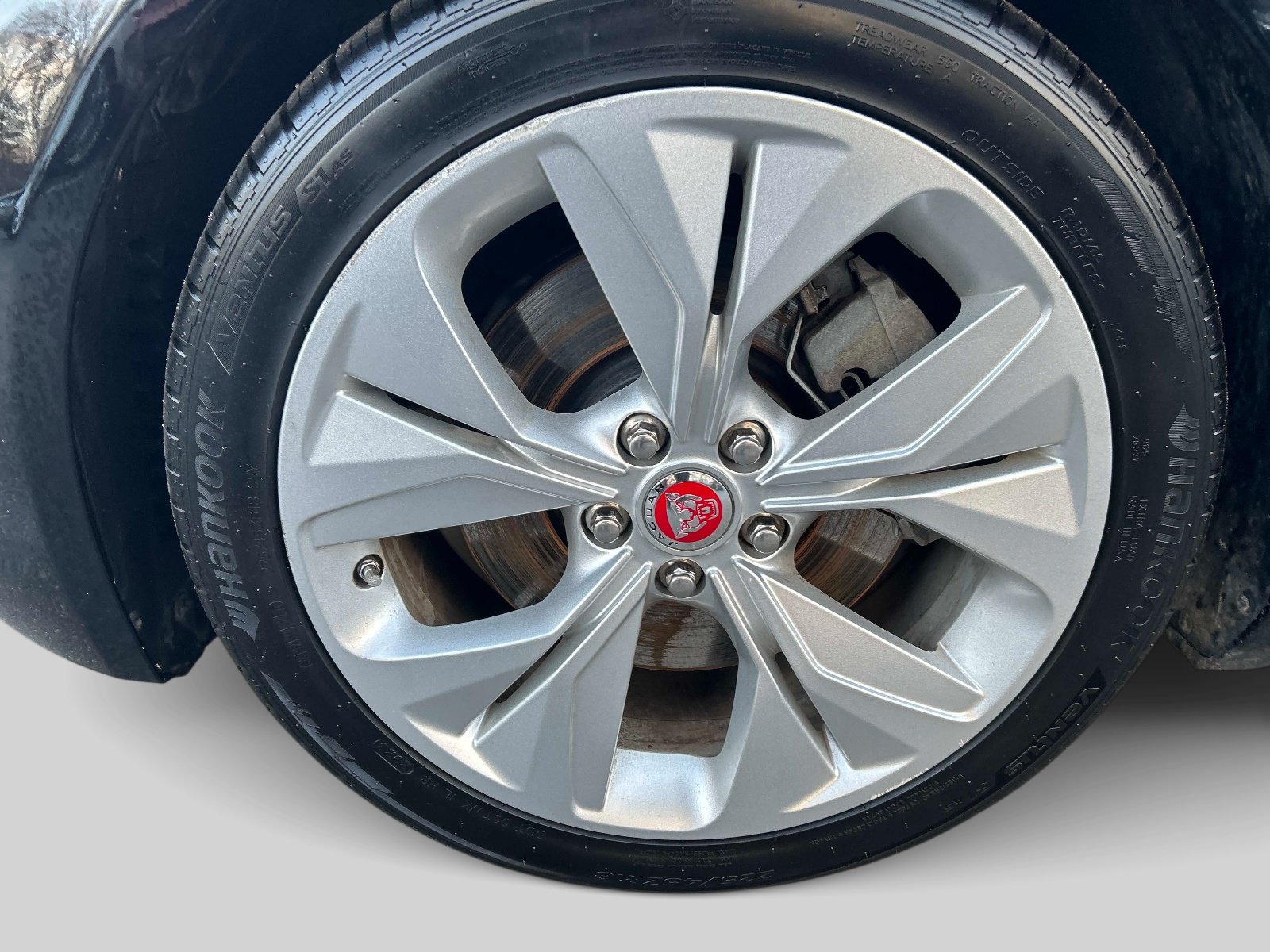 Used 2020 Jaguar XE S RWD image 9