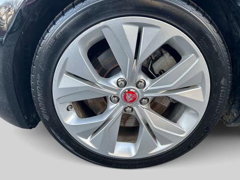 Used 2020 Jaguar XE S image 9