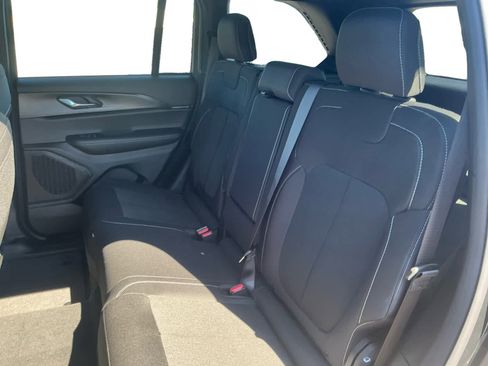 New 2025 Jeep Grand Cherokee Laredo w/ Luxury Tech Group I image 14