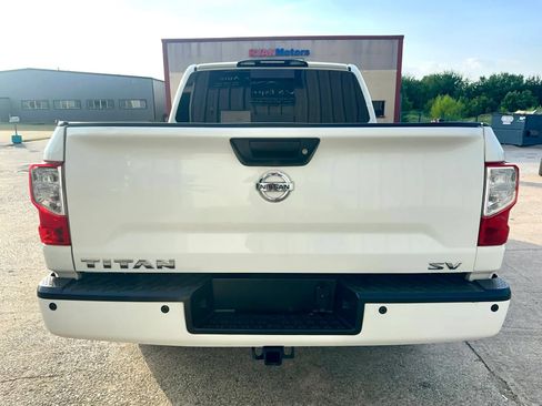 Used 2019 Nissan Titan SV w/ SV Convenience Package RWD image 5