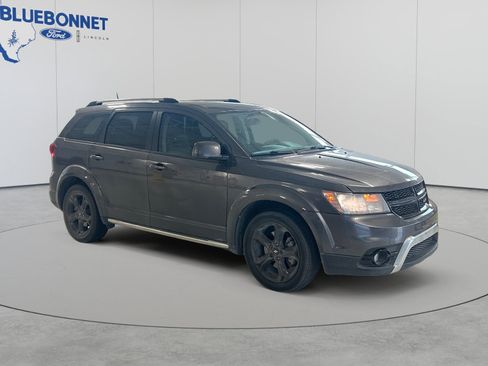 Used 2019 Dodge Journey Crossroad w/ Navigation Group FWD image 3