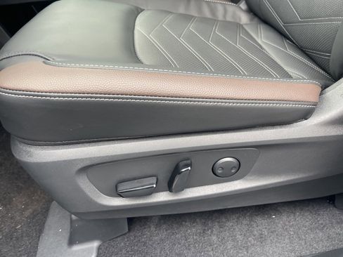 New 2025 Nissan Pathfinder Platinum image 17