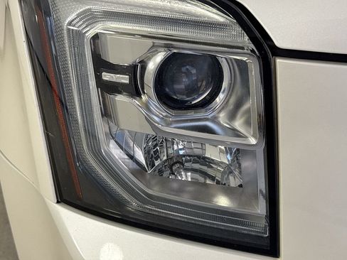 Used 2015 GMC Yukon Denali w/ Premium Package AWD/4WD image 40