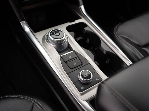 Used 2022 Ford Explorer XLT w/ Equipment Group 202A image 30