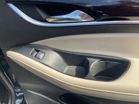 Used 2019 Buick Enclave Premium AWD/4WD image 38