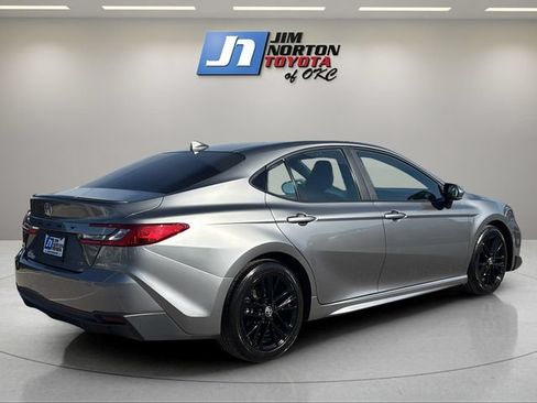 Used 2025 Toyota Camry SE FWD image 5