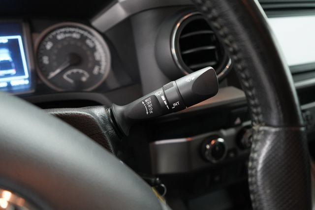 Used 2019 Toyota Tacoma SR5 AWD/4WD image 17