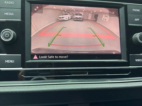 Used 2020 Volkswagen Jetta SE FWD image 22