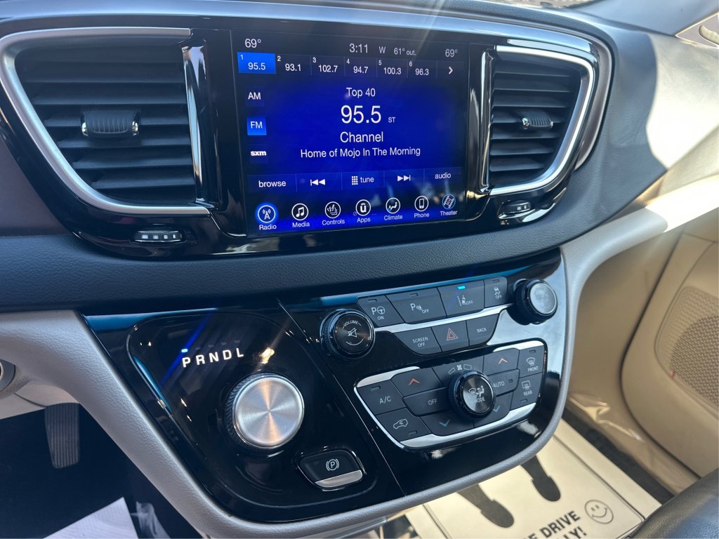 Used 2017 Chrysler Pacifica Touring-L Plus w/ Advanced Safetytec Group FWD image 23