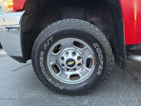 Used 2013 Chevrolet Silverado 2500 W/T w/ Snow Plow Prep Package image 9