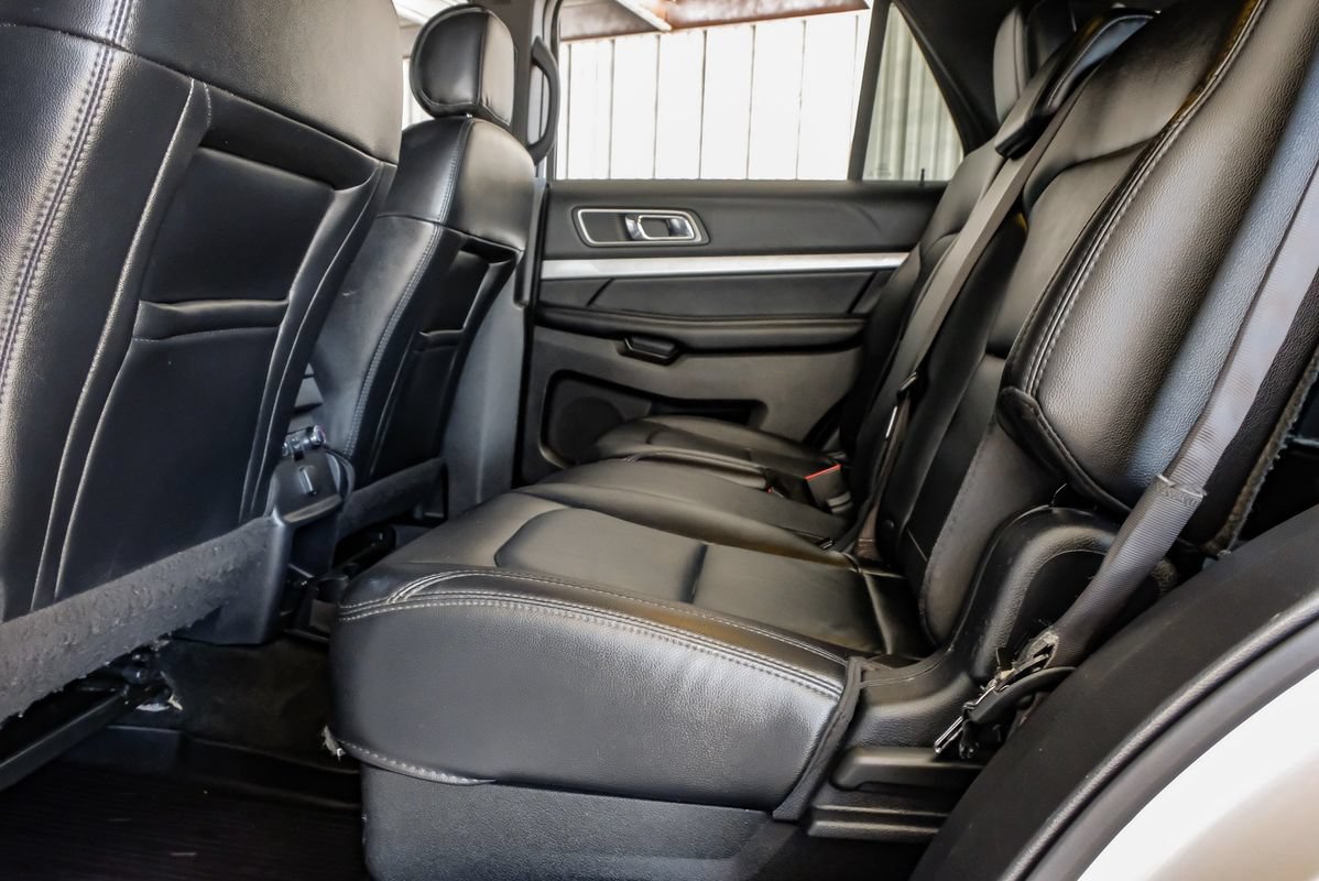 Used 2017 Ford Explorer XLT w/ Equipment Group 202A FWD image 37