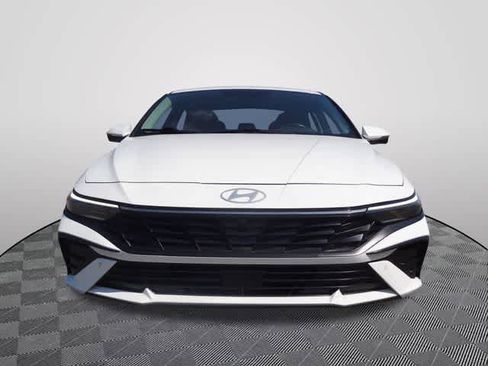 Used 2024 Hyundai Elantra Limited FWD image 5
