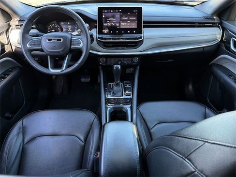 Used 2024 Jeep Compass Limited image 18