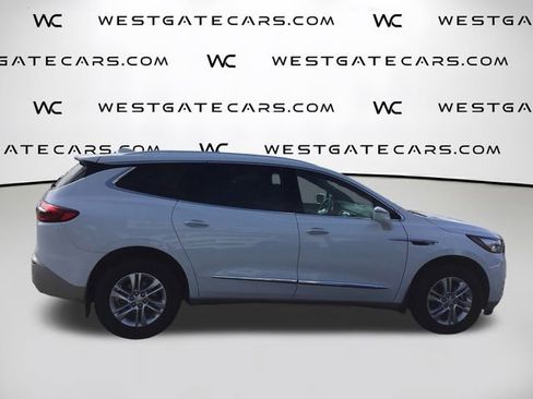 Used 2020 Buick Enclave Essence image 10