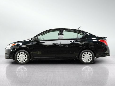 Used 2018 Nissan Versa SV FWD image 2