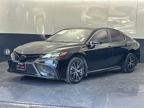 Used 2023 Toyota Camry SE FWD image 7