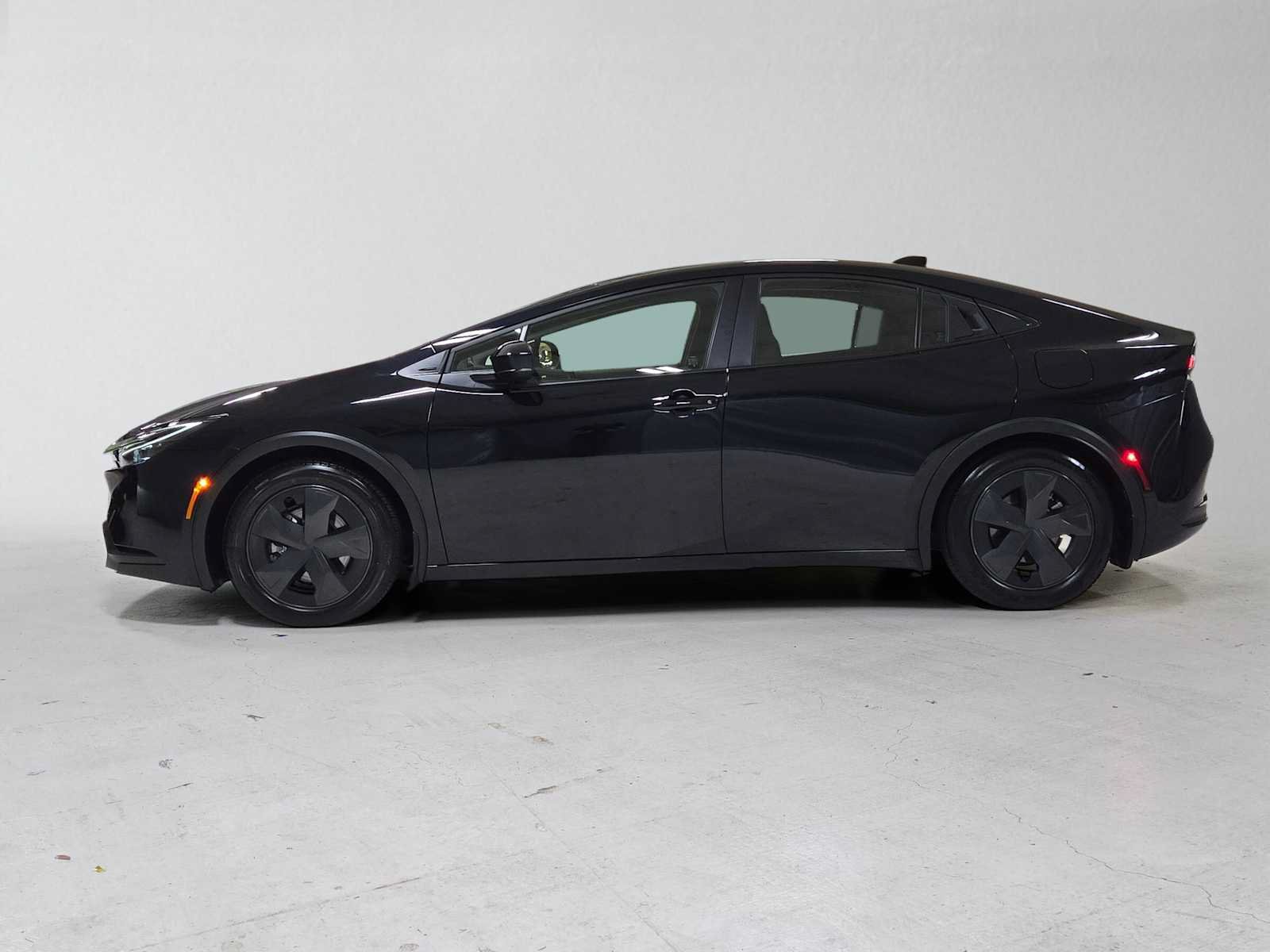 Used 2025 Toyota Prius Plug-In Hybrid FWD image 6