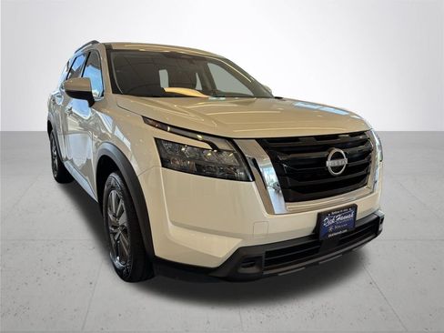 Used 2024 Nissan Pathfinder SV AWD/4WD image 5
