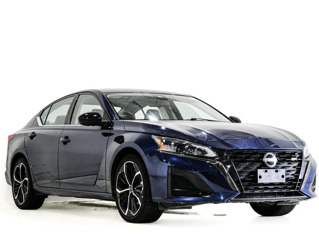 Used 2024 Nissan Altima 2.5 SR FWD image 1