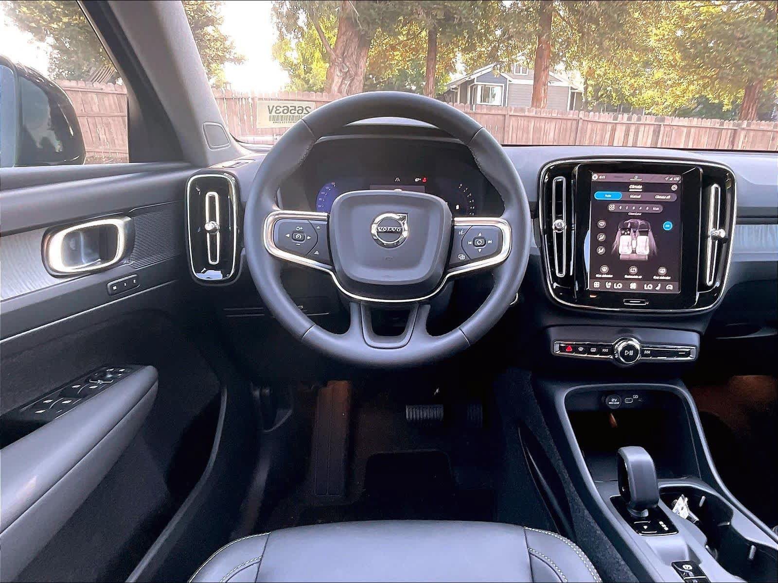 New 2026 Volvo XC40 B5 Core w/ Climate Package AWD/4WD image 15