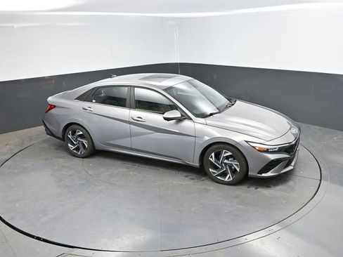 Used 2024 Hyundai Elantra Limited FWD image 40