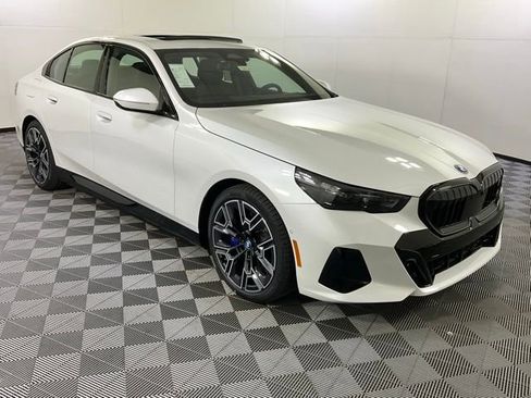 Used 2024 BMW i5 eDrive40i w/ M Sport Package RWD image 4