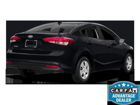 Used 2017 Kia Forte LX image 2