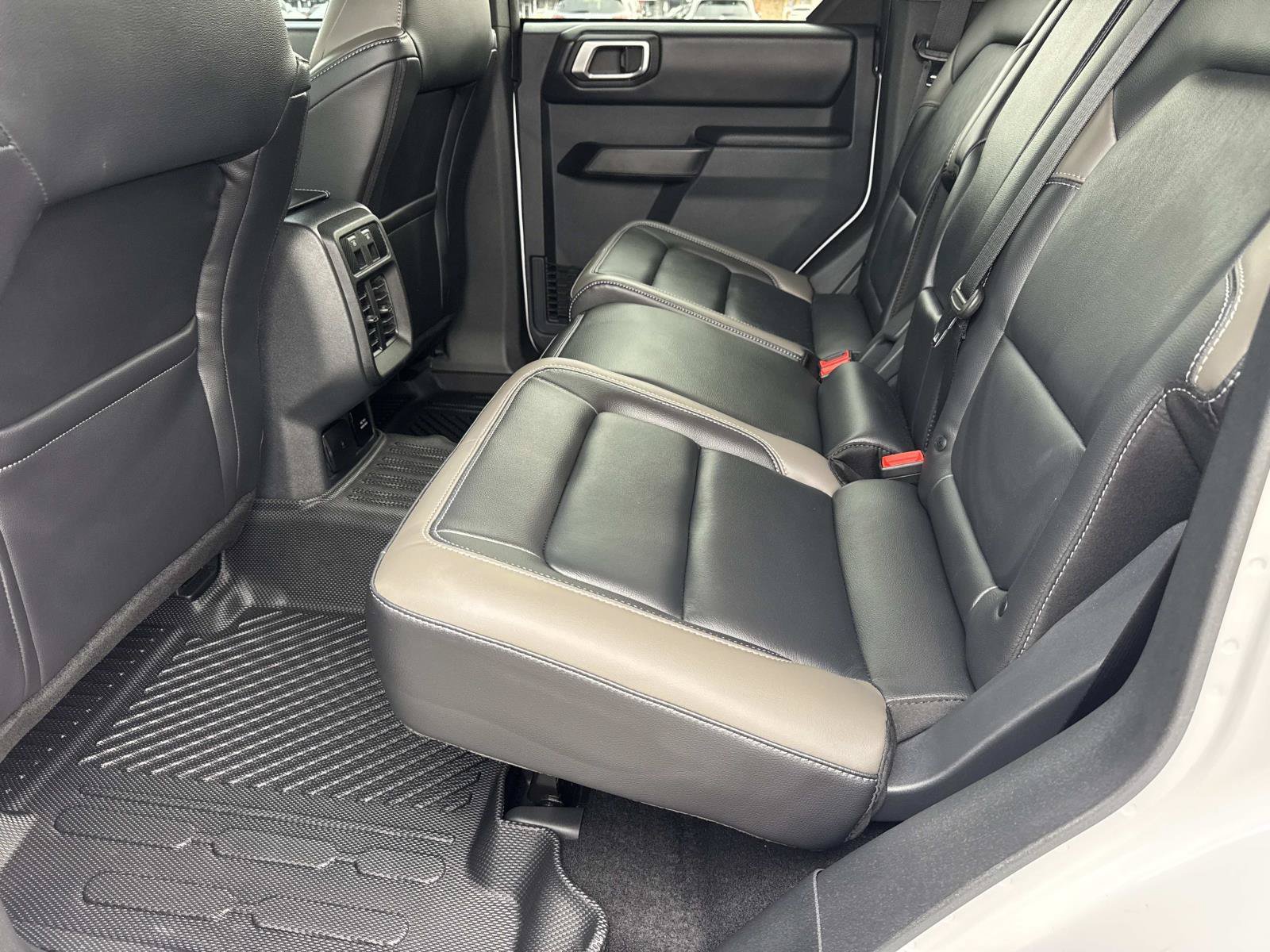 Used 2025 Ford Bronco Outer Banks AWD/4WD image 14