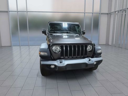 Used 2018 Jeep Wrangler Unlimited Sport S AWD/4WD image 3