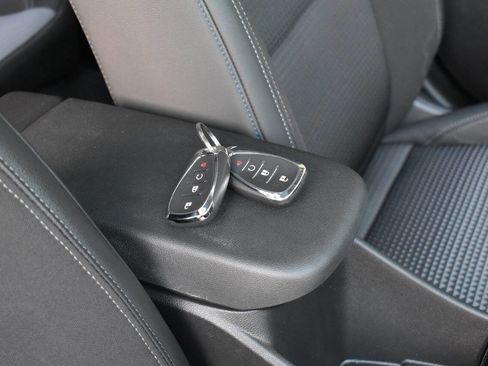 Used 2024 Chevrolet Trax LT w/ Sunroof Package FWD image 38
