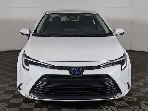 Used 2024 Toyota Corolla LE FWD image 8