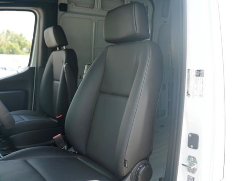 Used 2025 Mercedes-Benz Sprinter 2500 image 24