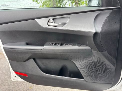 Used 2023 Kia Forte LXS FWD image 6
