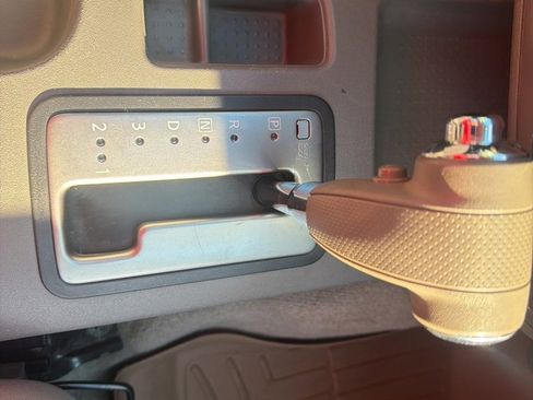 Used 2013 Nissan Frontier SV image 35