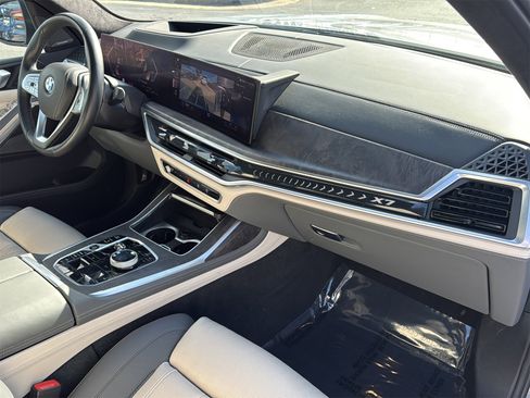 Used 2023 BMW X7 xDrive40i w/ Executive Package image 29