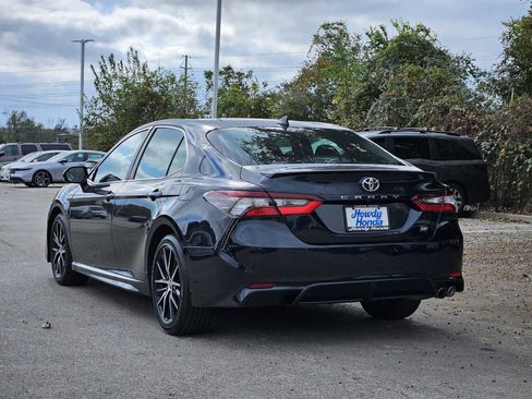 Used 2021 Toyota Camry SE image 5