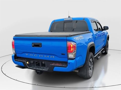 Used 2021 Toyota Tacoma TRD Off-Road w/ Technology Package image 4