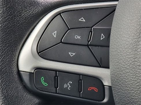 Certified 2023 Jeep Renegade Limited image 33