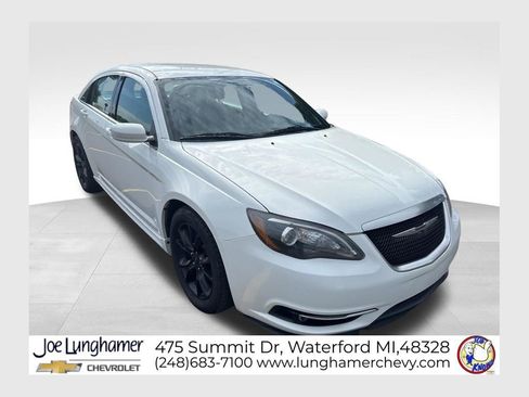 Used 2014 Chrysler 200 Limited w/ 200 Super S Group FWD image 1