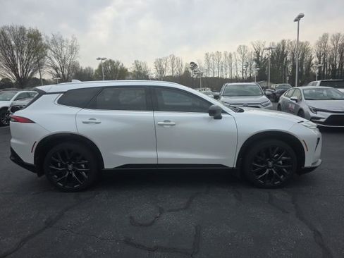 Used 2025 Toyota Crown Signia Limited w/ Advanced Technology Package image 8