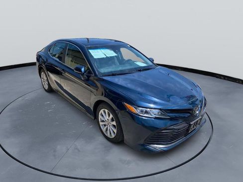 Used 2018 Toyota Camry LE FWD image 2