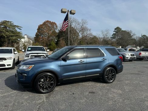 Used 2019 Ford Explorer XLT w/ Equipment Group 202A image 2
