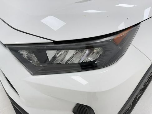 Used 2021 Toyota RAV4 LE FWD image 6