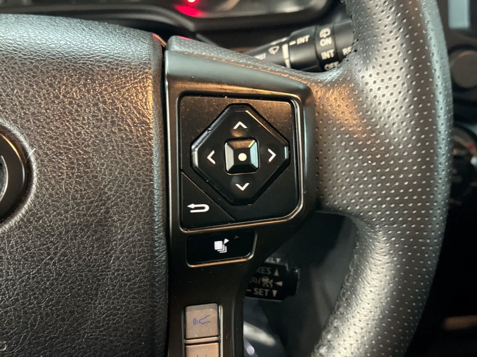 Used 2021 Toyota 4Runner Limited AWD/4WD image 30