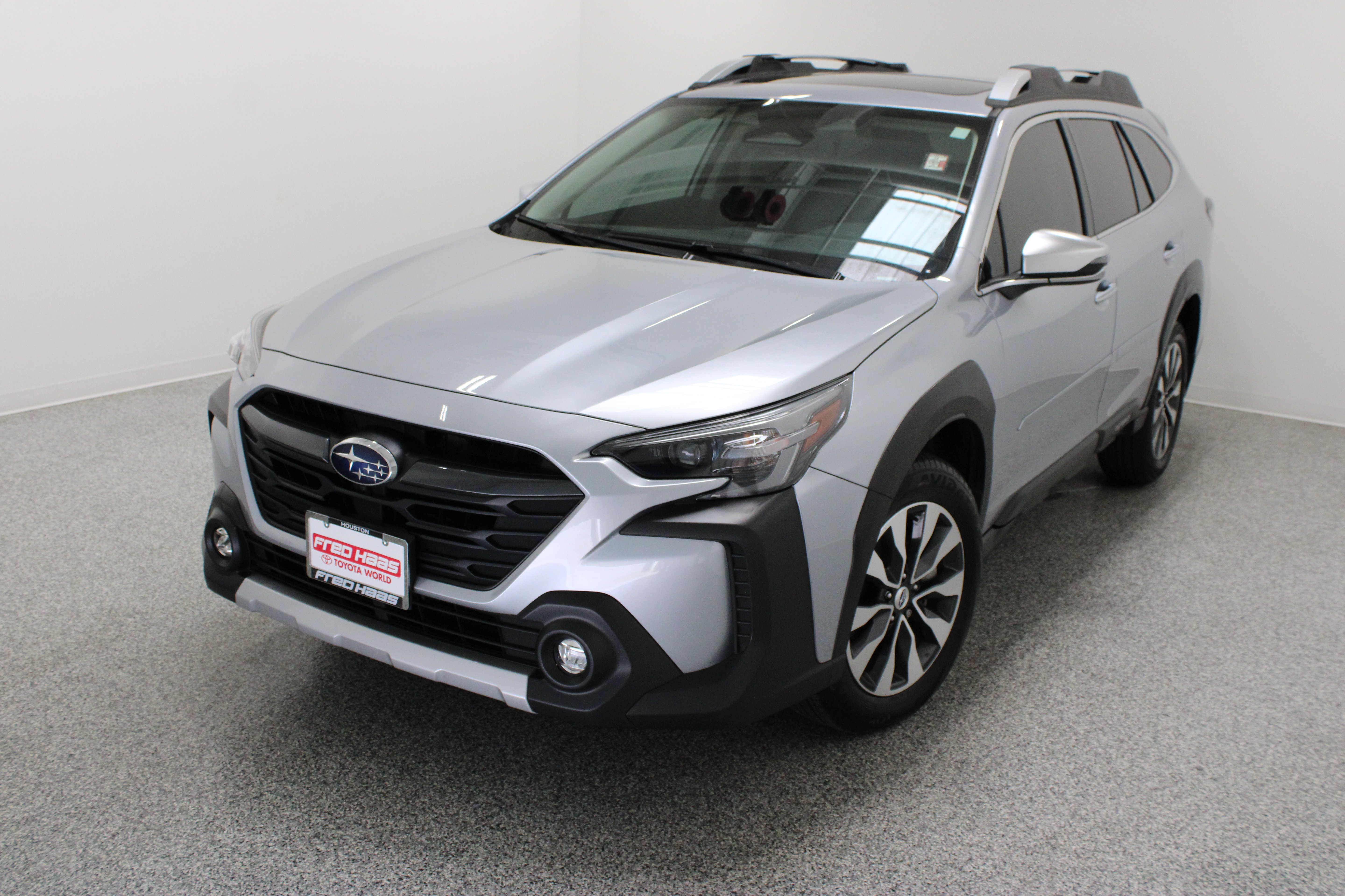Used 2025 Subaru Outback Touring XT AWD/4WD image 2